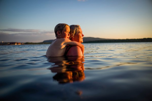Scandtrack Kanutour Schweden johanwillner-eveningswim-2049