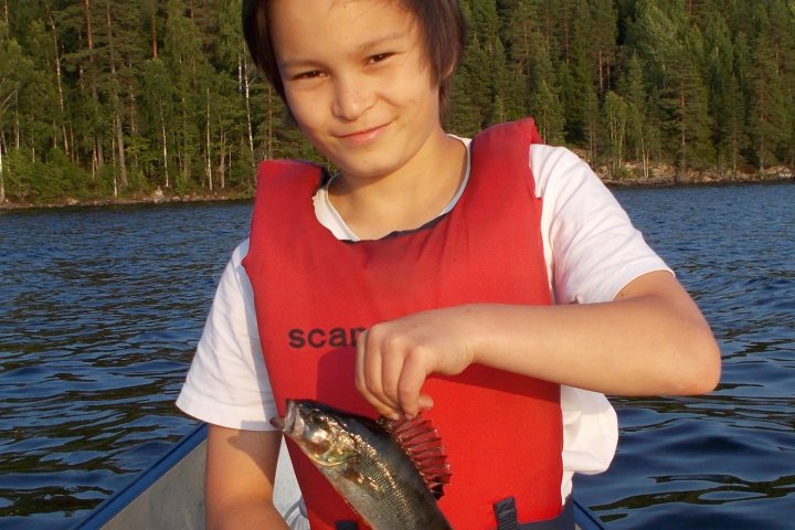Scandtrack Kanutour Schweden 6unserersterFischeinBarschJPG