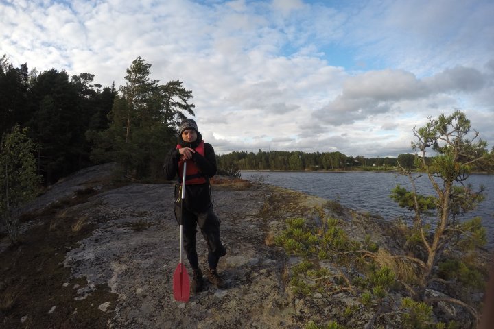 Scandtrack Kanutour Schweden 02IchmitPaddelundgrimmigemBlick