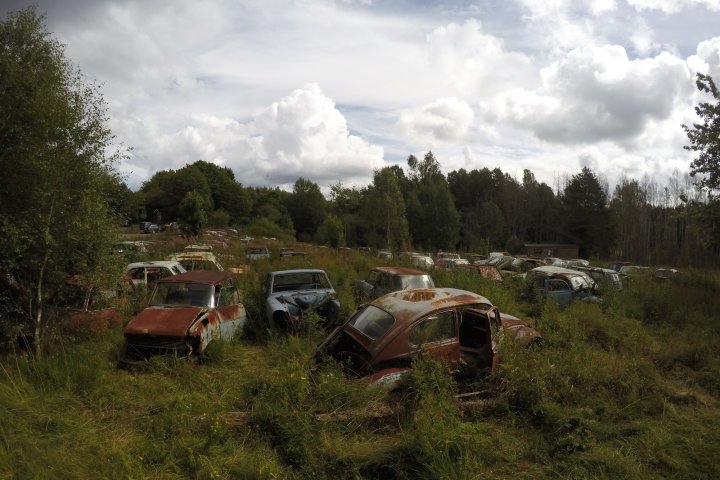 Scandtrack Kanutour Schweden 10DerAutofriedhofbeiBstns
