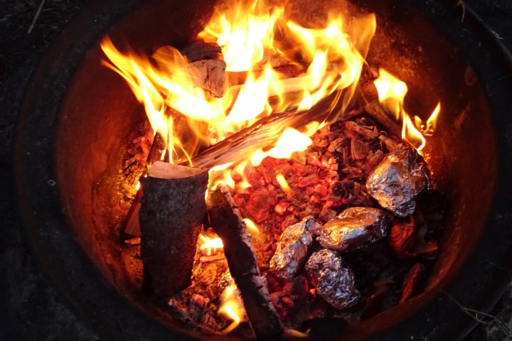 Scandtrack Kanutour Schweden 572017FolienkartoffelnimLagerfeuer