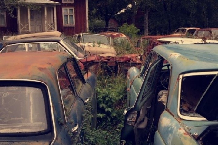 Scandtrack Kanutour Schweden Autofriedhof1