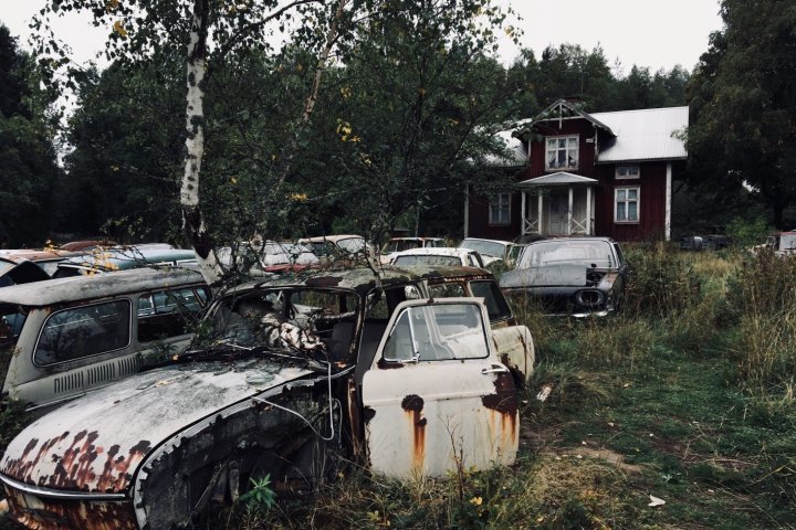 Scandtrack Kanutour Schweden Autofriedhof2