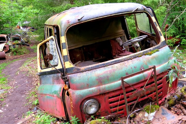 Scandtrack Kanutour Schweden 2Autofriedhof1