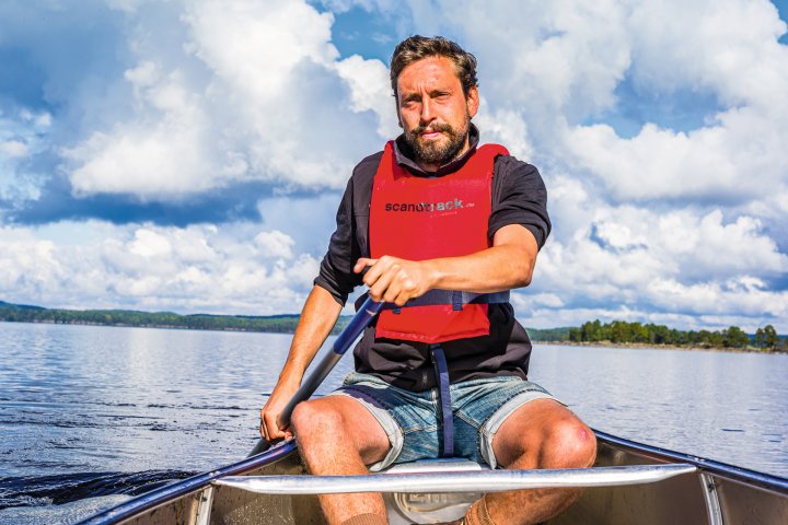 Kanufahrer mit roter Schwimmweste © Steve Herud