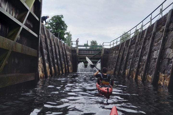 Scandtrack Kanutour Schweden 3-In-der-Schleuse-bei-Gustavfors