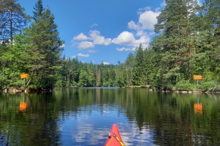 Scandtrack Kanutour Schweden 21-Auf-dem-Weg-zur-Schleuse-in-Bengtsfors