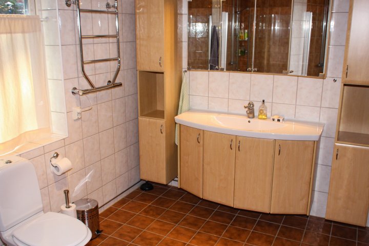 Scandtrack Kanutour Schweden 13---Main-house-bathroom